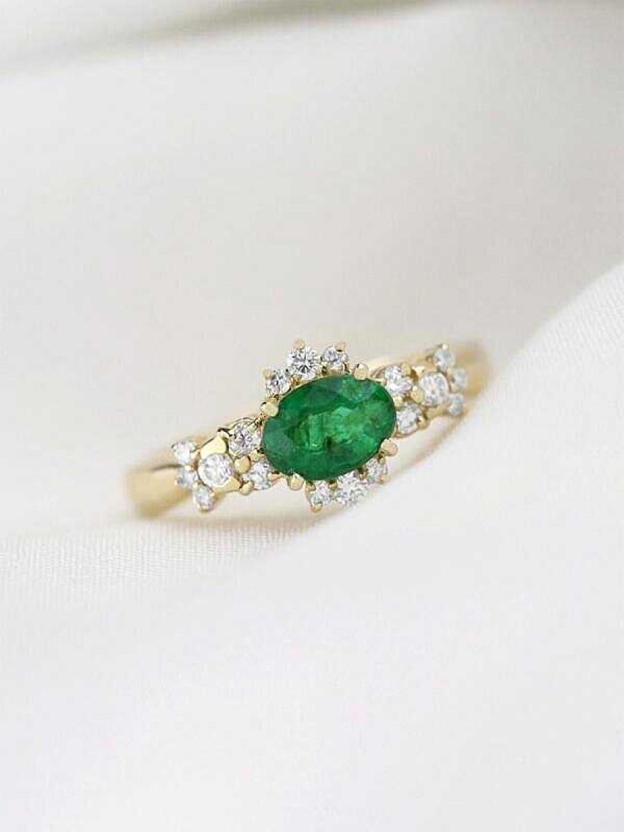 Stones & Gold Rings | 6X4Mm Natural Emerald And Diamond Vintage Starlight Solid 14 Karat Gold Engagement Ring