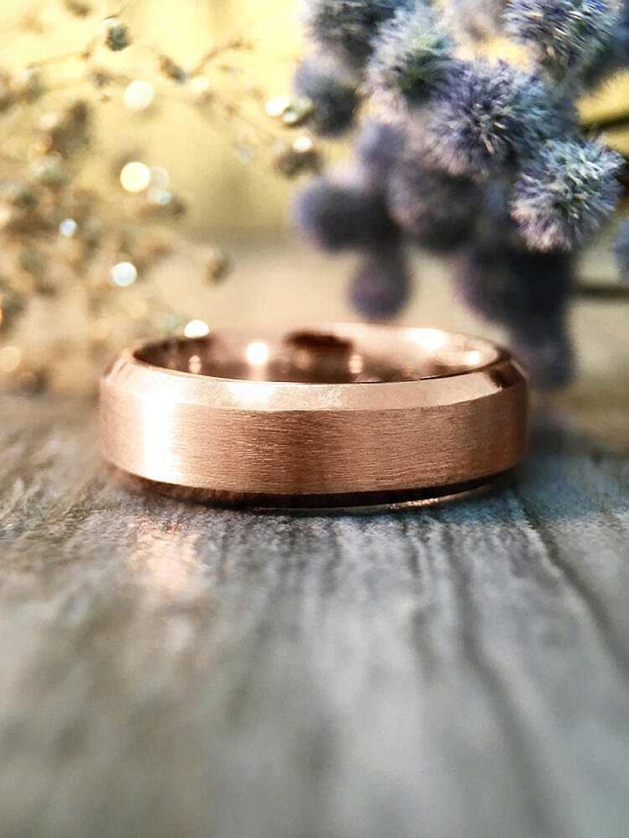 Stones & Gold Wedding Bands | 5.5Mm Bevelled Satin Finish Wedding Band Solid Gold (14Kr) Modern Men'S Engagement Ring