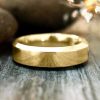 Stones & Gold Wedding Bands | 5.5Mm Bevelled Polished Wedding Band Solid Gold (14Kr) Modern Men'S Engagement Ring